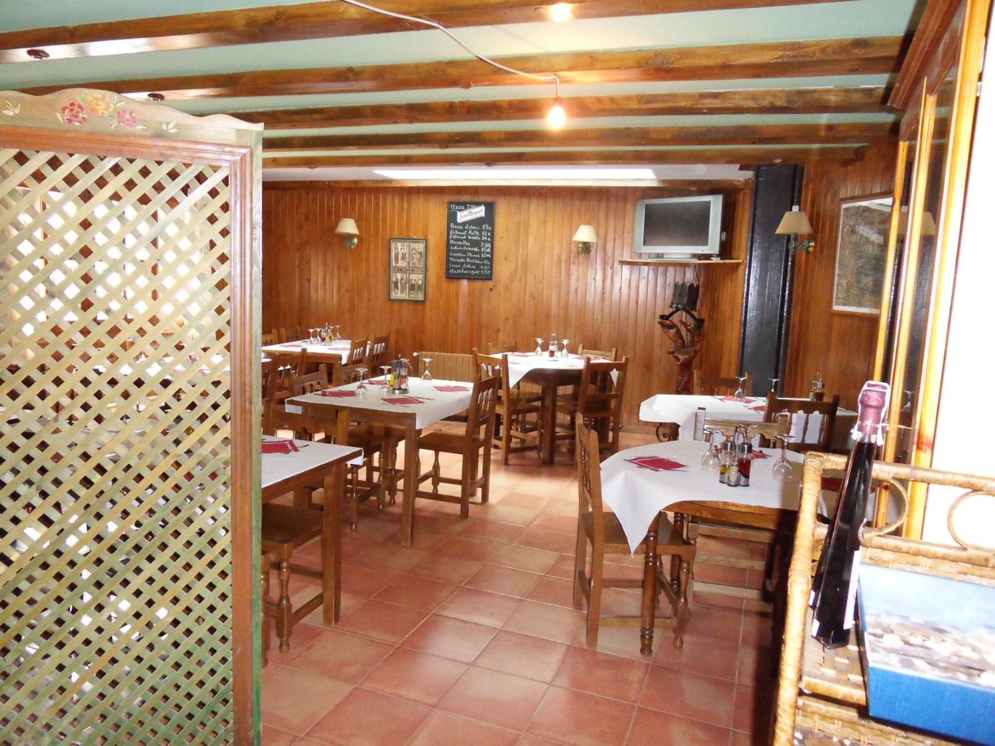 Estación Pensio I Apartaments La Bordeta מראה חיצוני תמונה