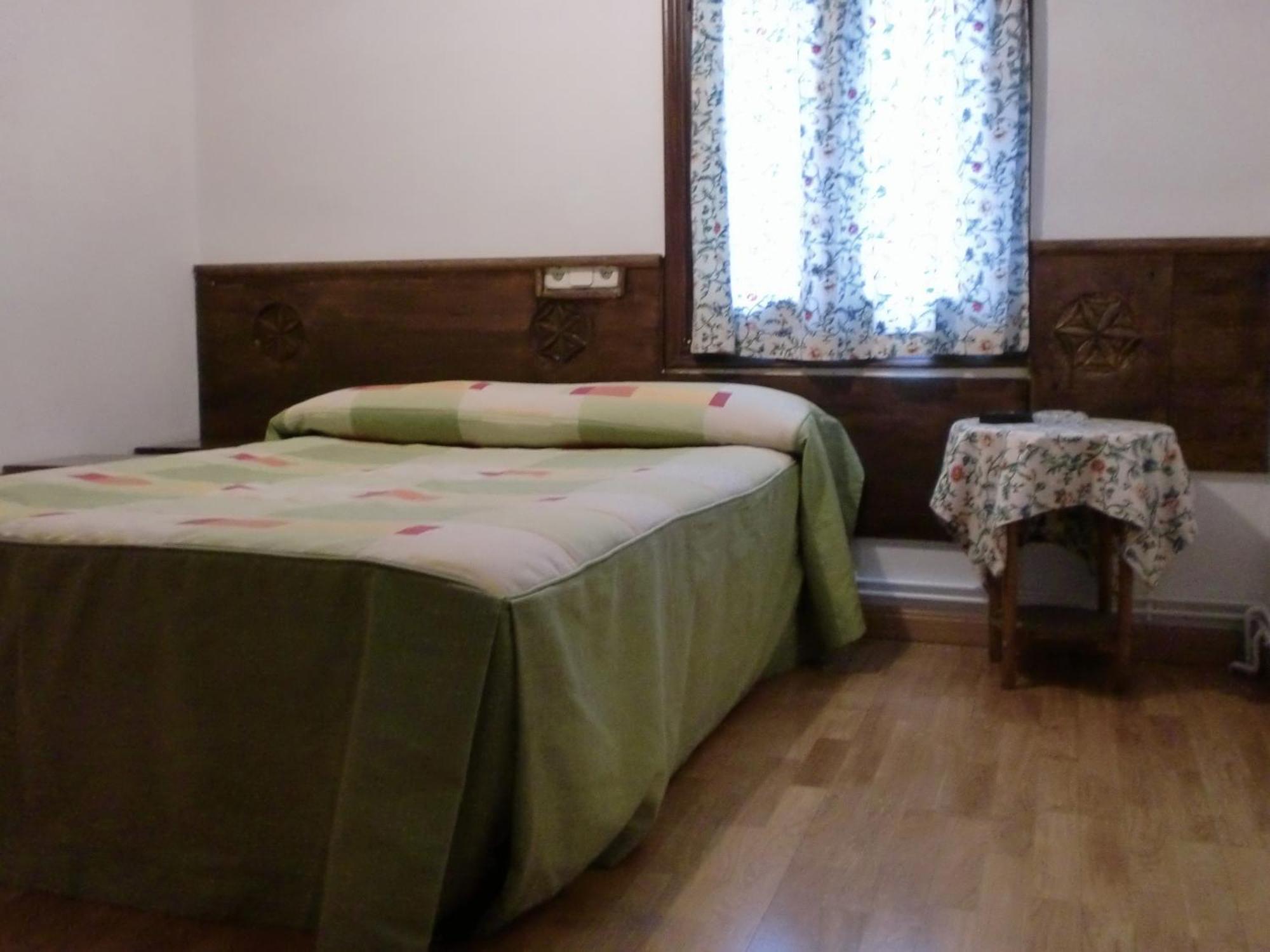Estación Pensio I Apartaments La Bordeta מראה חיצוני תמונה